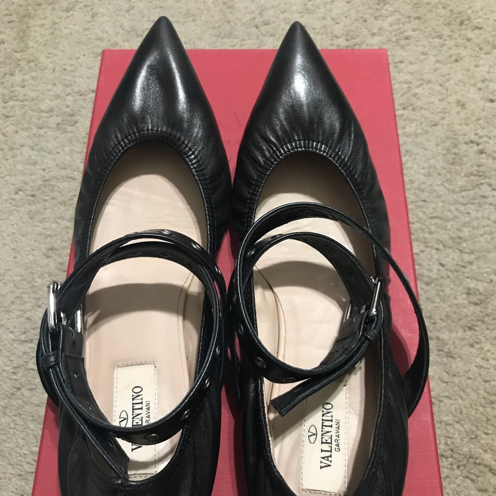 Used black Valentino love latch flats